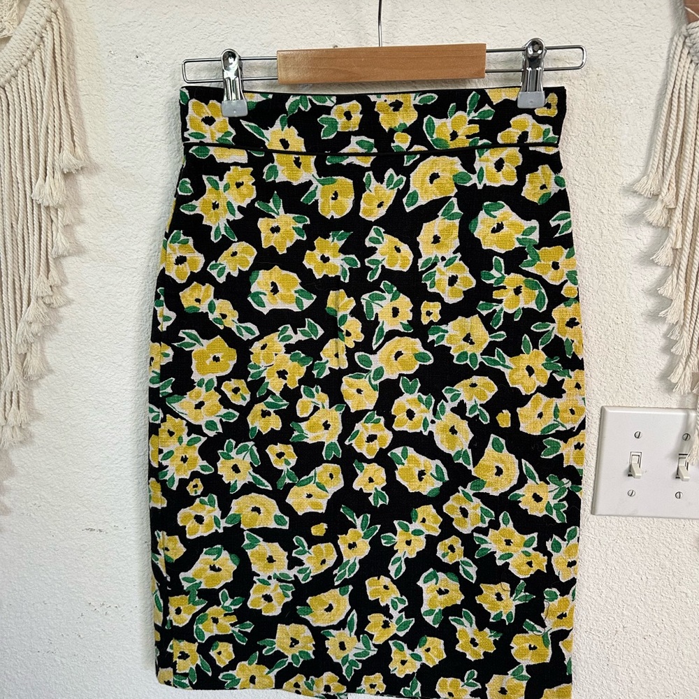 Ann Taylor Black and Yellow Floral Pencil Skirt size 0